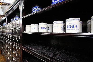 黎明杀机衍生游戏《弗兰克斯通的阴影》9月3日发售